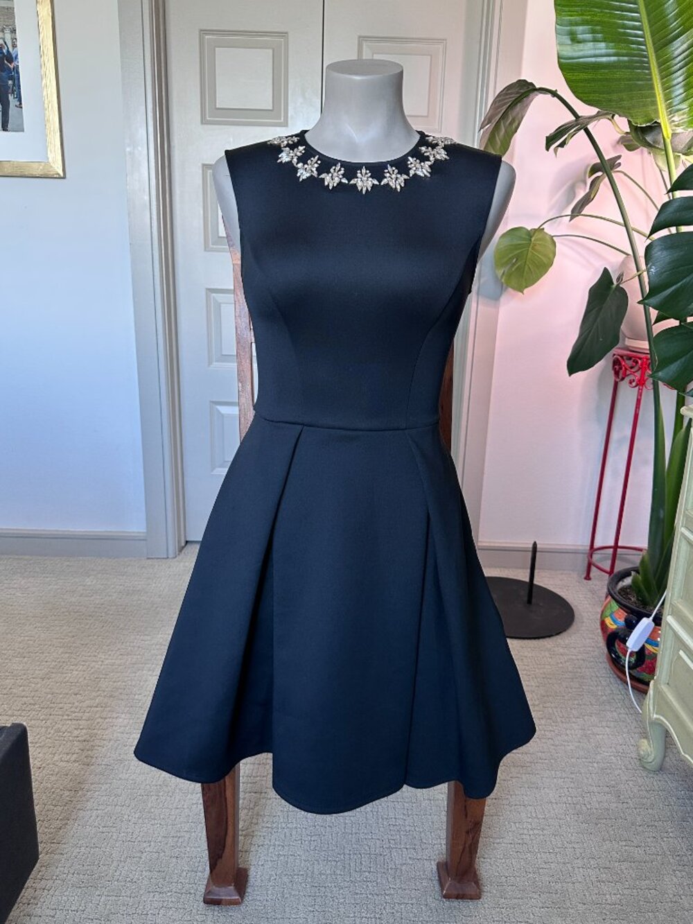 Ted Baker Joone Black Crystal Neck Skater Dress Size 0 Fit & Flare Like New - Picture 4 of 9